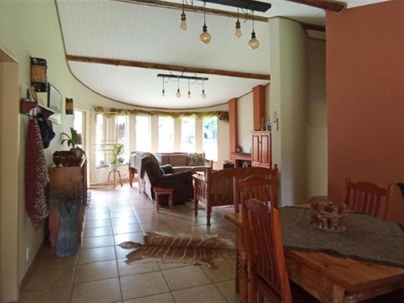 Family Home For Sale in Doringkloof, Centurion - Photo 2