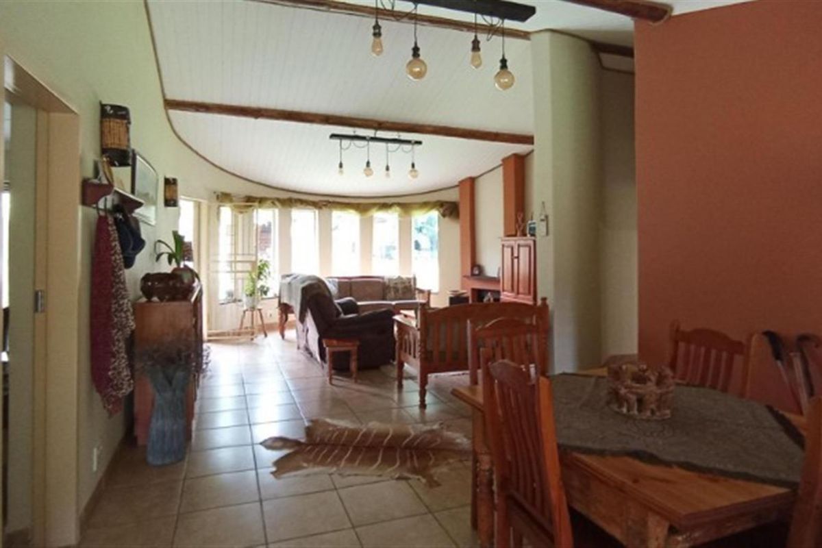 Family Home For Sale in Doringkloof, Centurion - Photo 2