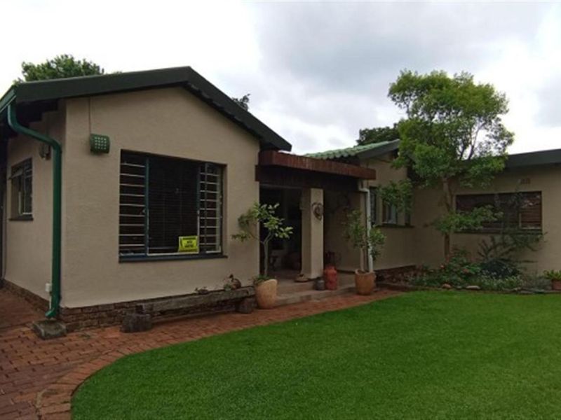 Family Home For Sale in Doringkloof, Centurion - Photo 5