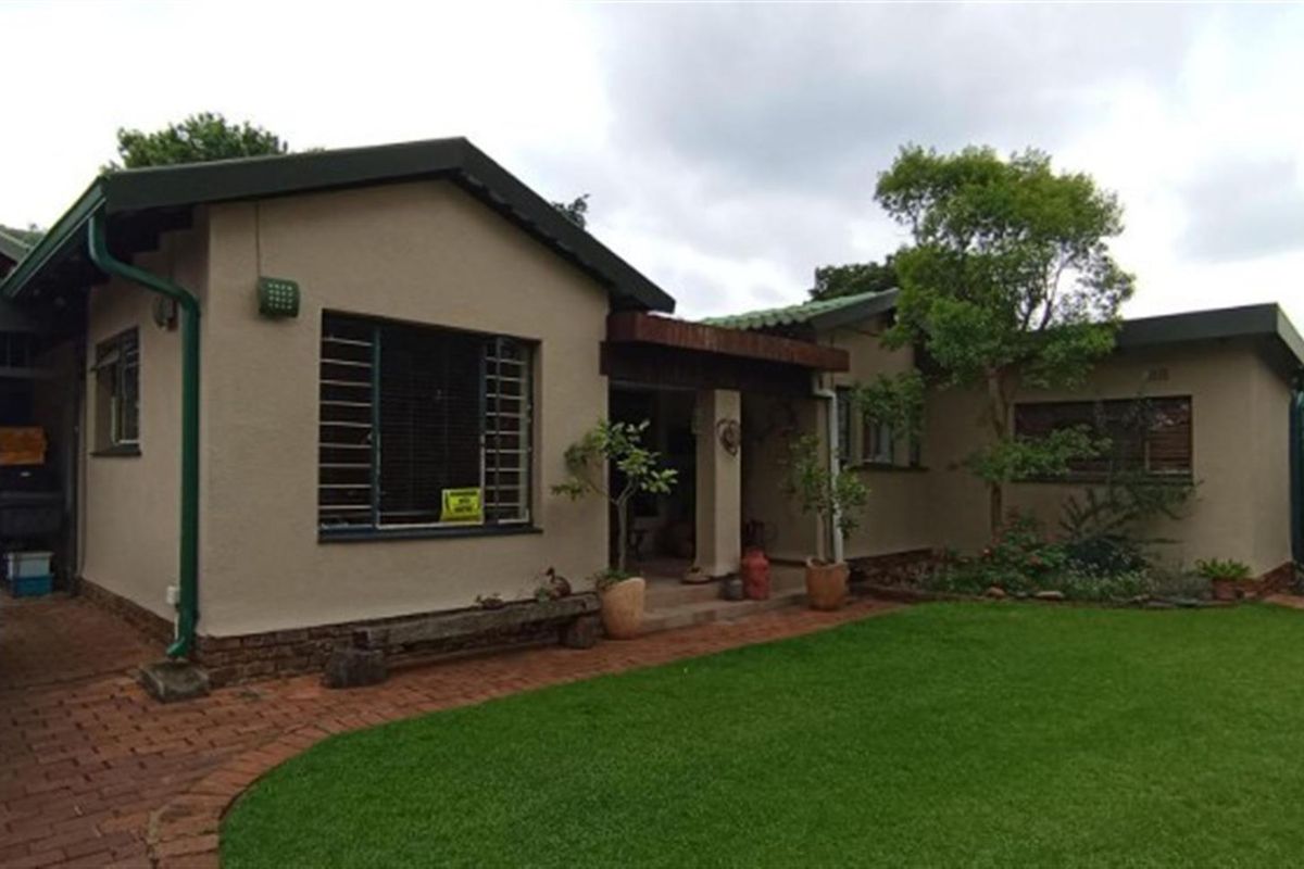Family Home For Sale in Doringkloof, Centurion - Photo 5