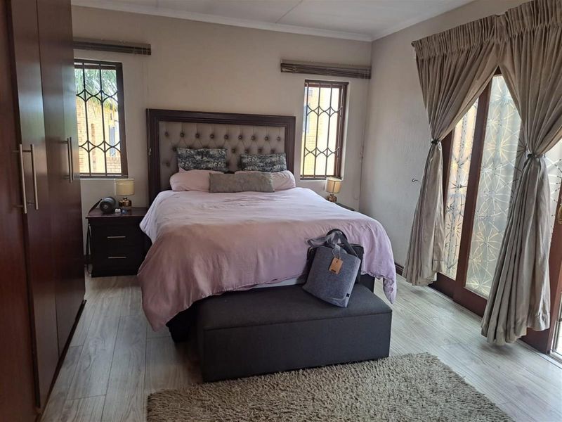 Townhouse For Sale in Willowbrook, Roodepoort - Photo 6
