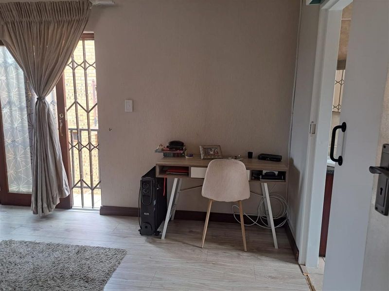 Townhouse For Sale in Willowbrook, Roodepoort - Photo 8