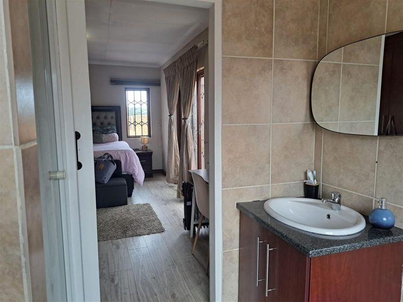 Townhouse For Sale in Willowbrook, Roodepoort - Photo 10