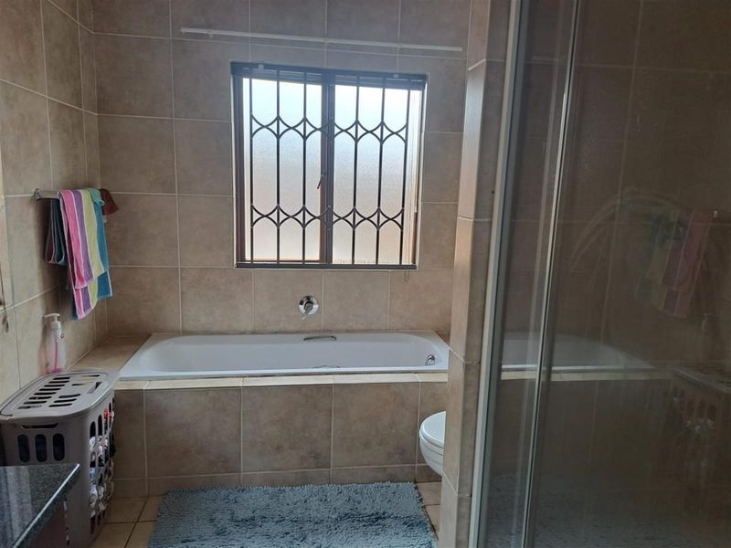 Townhouse For Sale in Willowbrook, Roodepoort - Photo 9