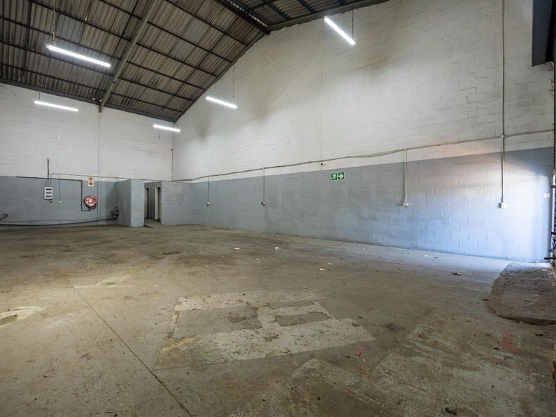 185 m2 Warehouse To Let in Charleston Hill, Paarl - Photo 4