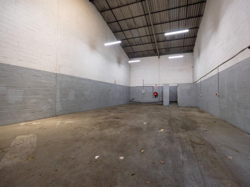 185 m2 Warehouse To Let in Charleston Hill, Paarl - Photo 3