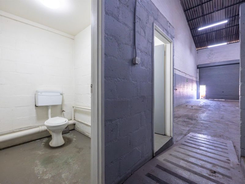 185 m2 Warehouse To Let in Charleston Hill, Paarl - Photo 7