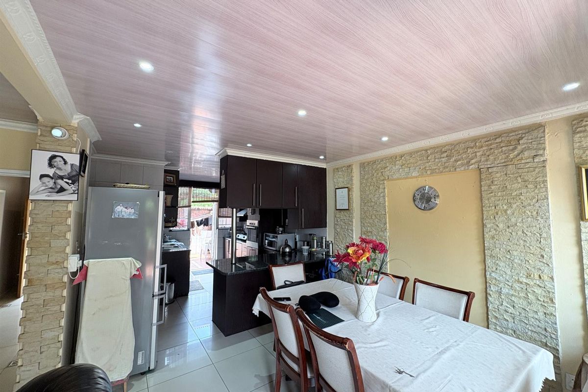 Apartment For Sale in Florida Hills, Roodepoort - Photo 5