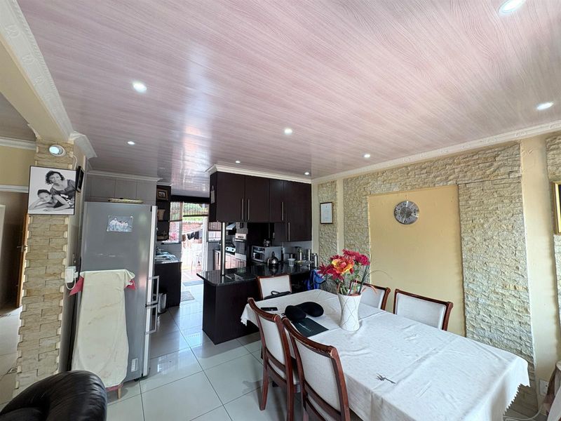 Apartment For Sale in Florida Hills, Roodepoort - Photo 5