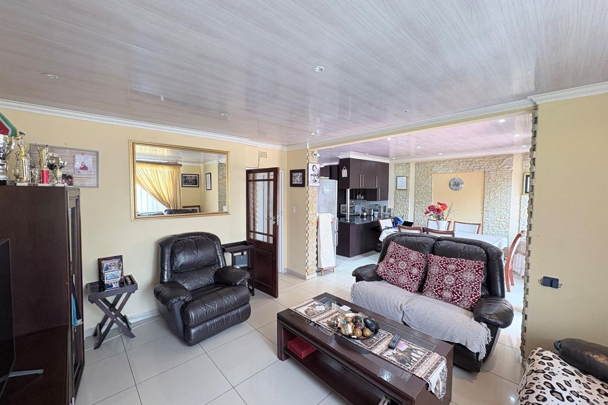 Apartment For Sale in Florida Hills, Roodepoort - Photo 4