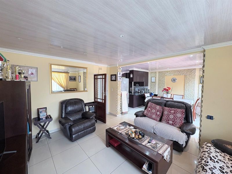 Apartment For Sale in Florida Hills, Roodepoort - Photo 4