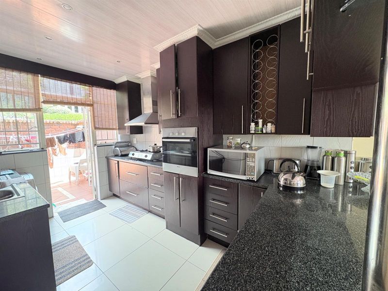Apartment For Sale in Florida Hills, Roodepoort - Photo 6