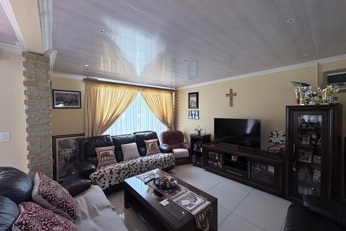 Apartment For Sale in Florida Hills, Roodepoort - Photo 3