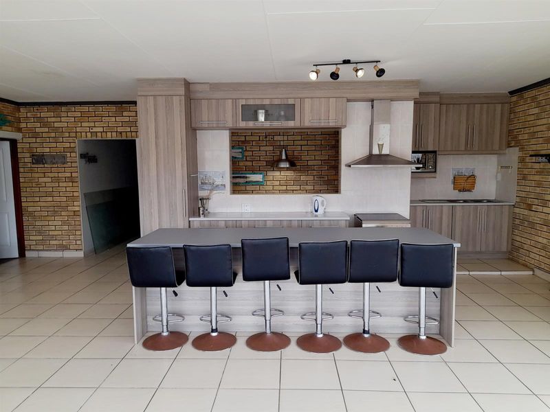 LOTS OF ACCOMMODATION!   RIVER VIEW!  FURNITURE INCLUDED!  GARDEN ROUTE - Photo 6