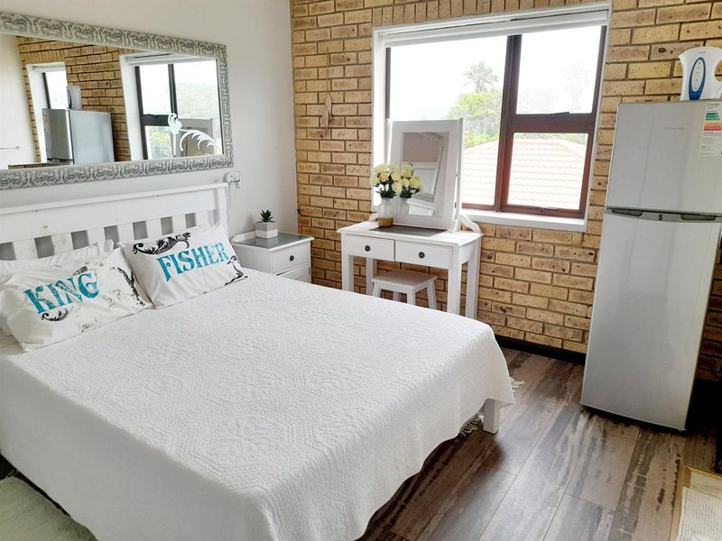 LOTS OF ACCOMMODATION!   RIVER VIEW!  FURNITURE INCLUDED!  GARDEN ROUTE - Photo 10