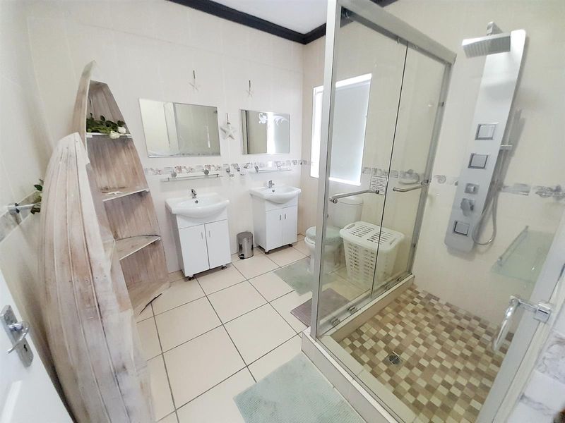 LOTS OF ACCOMMODATION!   RIVER VIEW!  FURNITURE INCLUDED!  GARDEN ROUTE - Photo 8