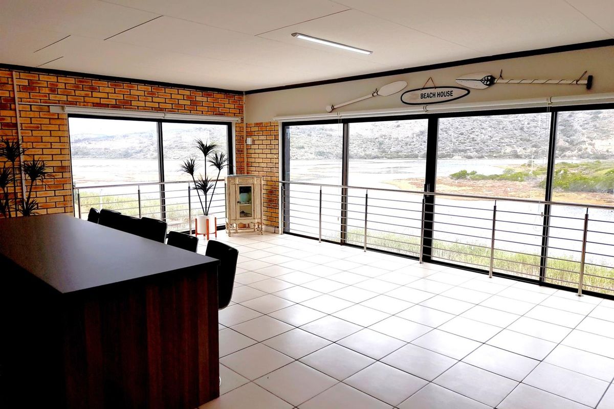 LOTS OF ACCOMMODATION!   RIVER VIEW!  FURNITURE INCLUDED!  GARDEN ROUTE - Photo 3