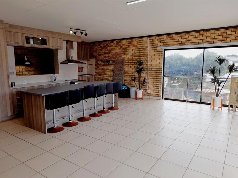 LOTS OF ACCOMMODATION!   RIVER VIEW!  FURNITURE INCLUDED!  GARDEN ROUTE - Photo 5