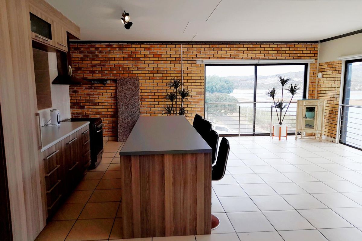 LOTS OF ACCOMMODATION!   RIVER VIEW!  FURNITURE INCLUDED!  GARDEN ROUTE - Photo 4