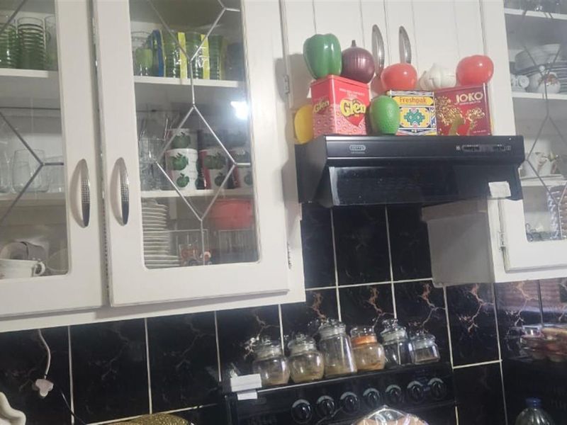 Well-Located Three-Bedroom Apartment - Photo 8