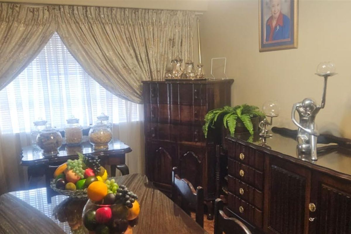 Well-Located Three-Bedroom Apartment - Photo 5