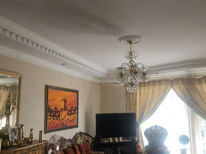 Well-Located Three-Bedroom Apartment - Photo 3