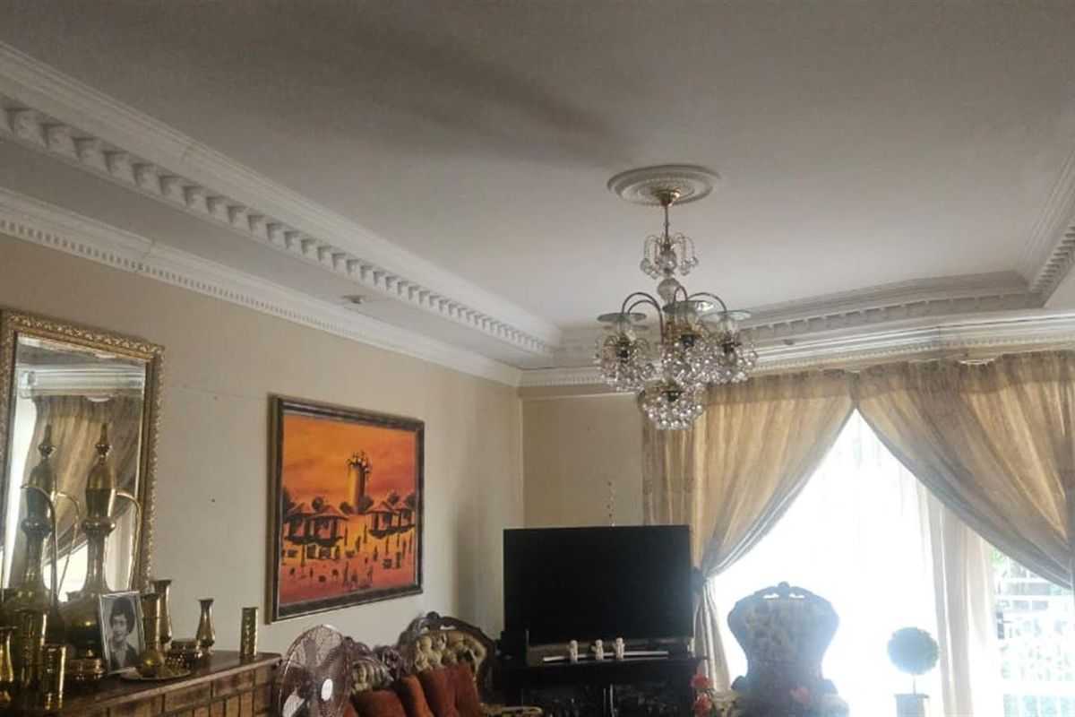 Well-Located Three-Bedroom Apartment - Photo 3