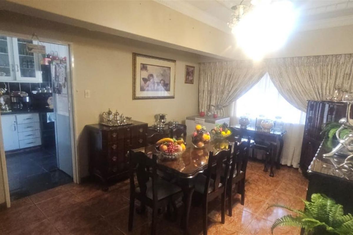 Well-Located Three-Bedroom Apartment - Photo 4