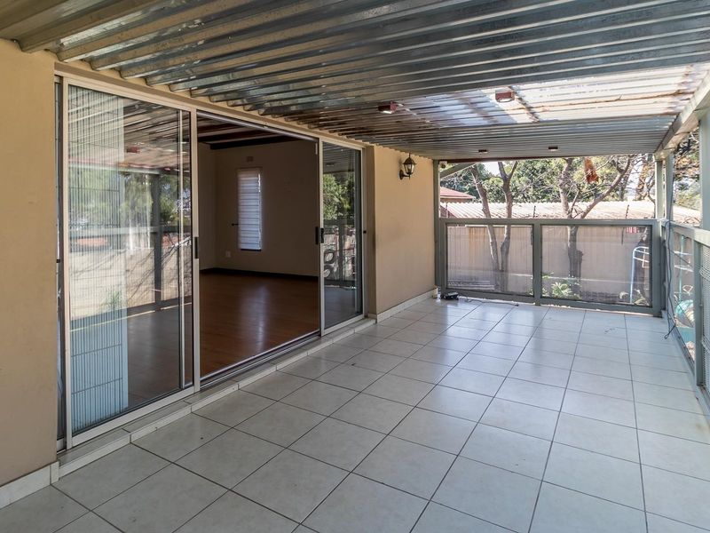 3 Bedroom 2 Bathroom House For Sale | Vorna Valley, Midrand - Photo 9