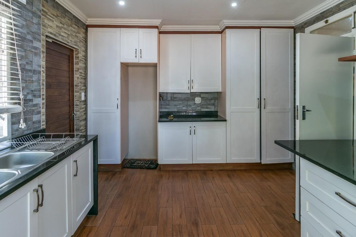 3 Bedroom 2 Bathroom House For Sale | Vorna Valley, Midrand - Photo 4