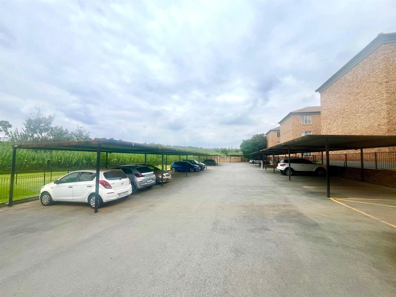 Investment Opportunity: Secure, Move-In-Ready, Spacious 2 Bed, 1 Bath, Open Plan Kitchen Apartment - Photo 3