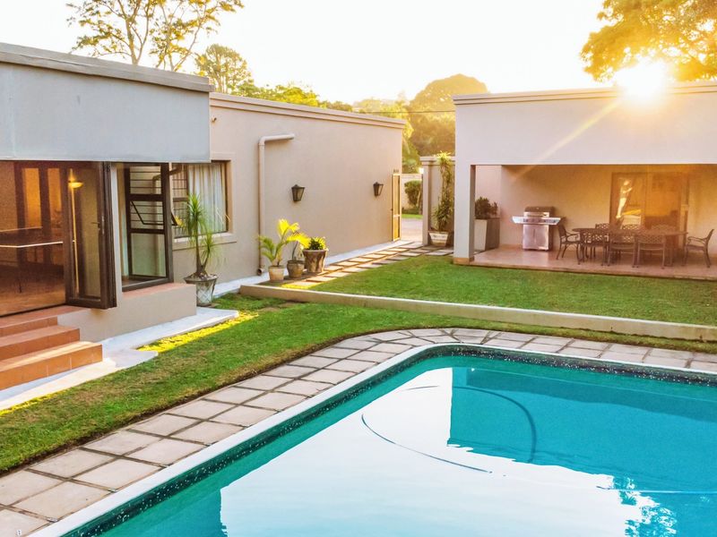 Beautiful family home offering spacious living areas and a seperate flatlet - Photo 1