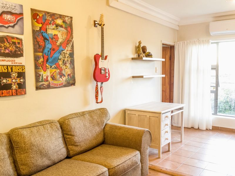Beautiful family home offering spacious living areas and a seperate flatlet - Photo 10