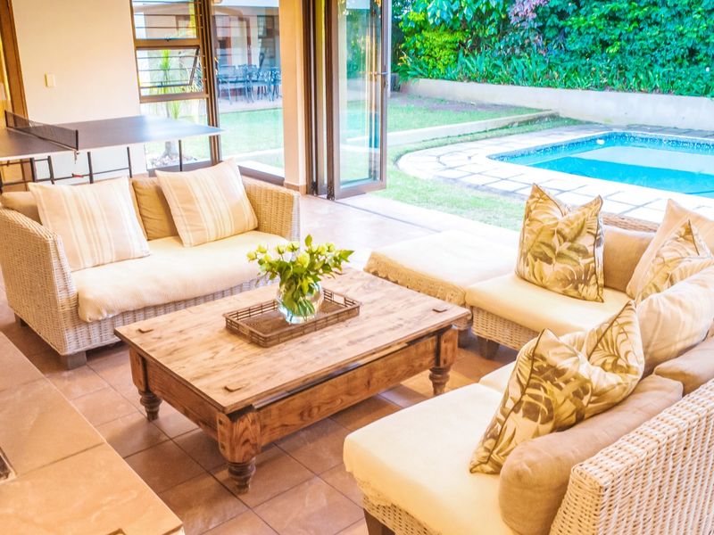 Beautiful family home offering spacious living areas and a seperate flatlet - Photo 4