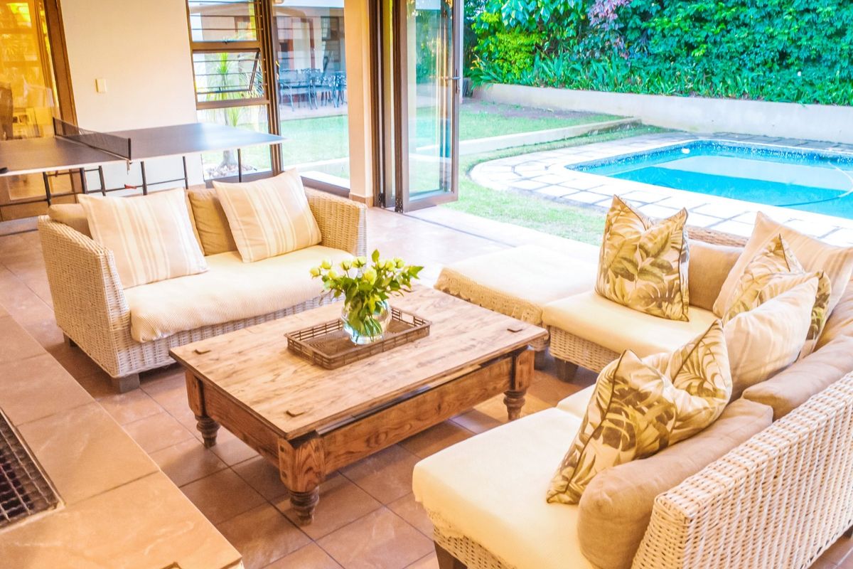 Beautiful family home offering spacious living areas and a seperate flatlet - Photo 4