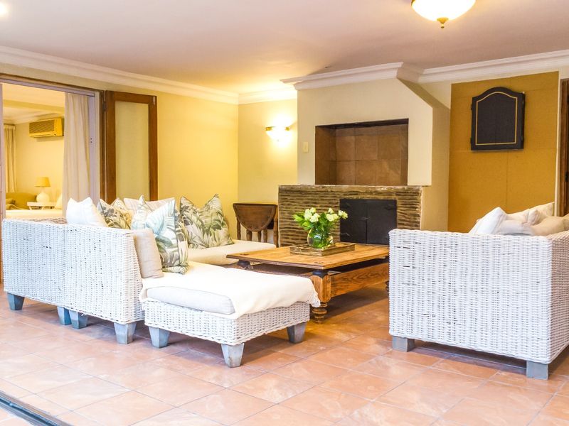 Beautiful family home offering spacious living areas and a seperate flatlet - Photo 7