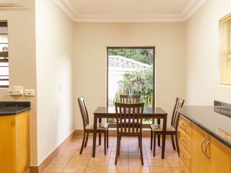 Beautiful family home offering spacious living areas and a seperate flatlet - Photo 8