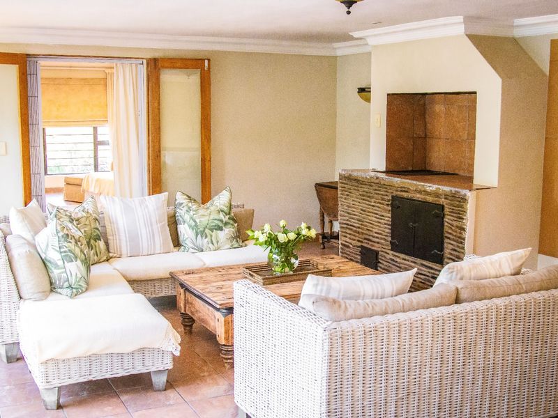 Beautiful family home offering spacious living areas and a seperate flatlet - Photo 6