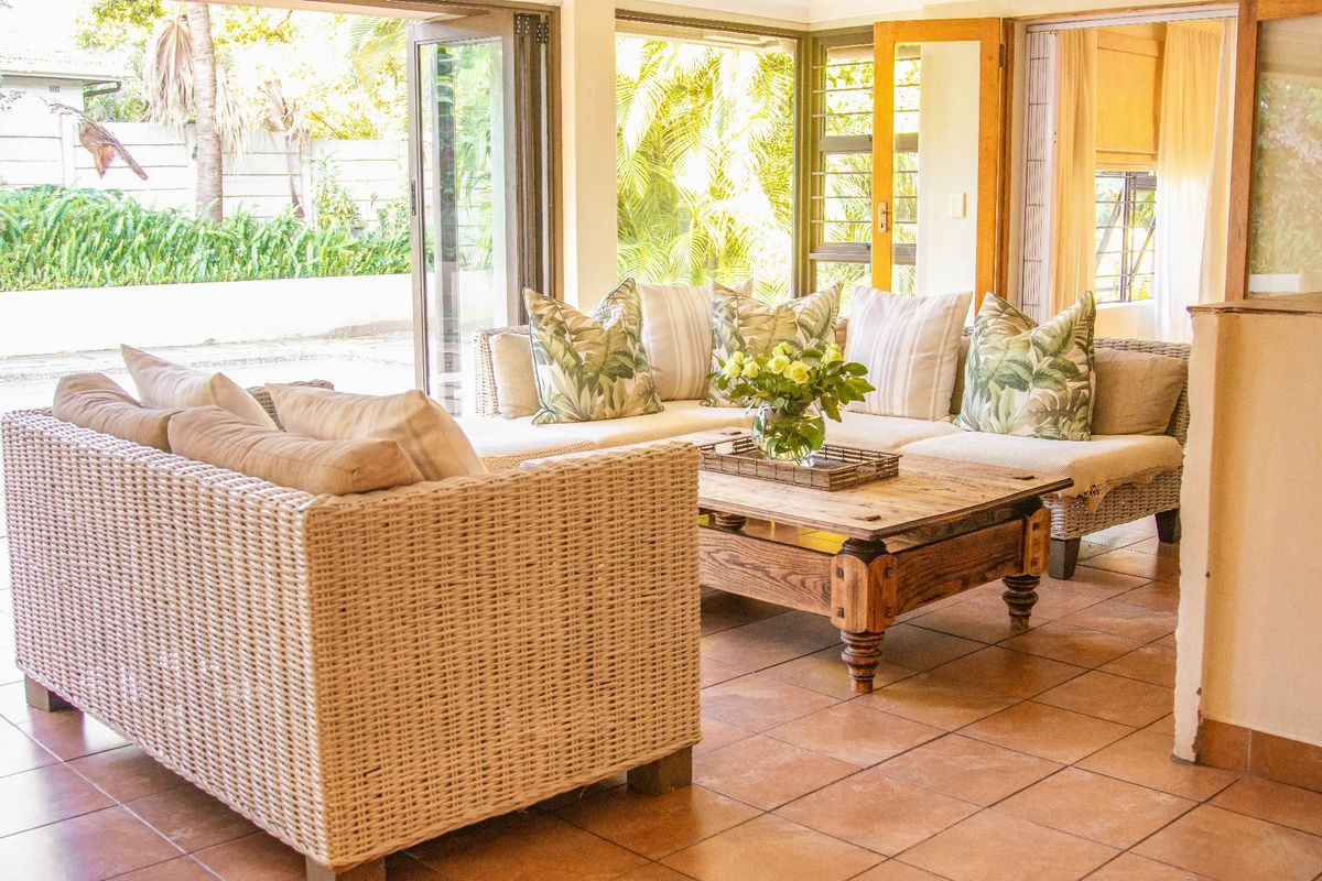 Beautiful family home offering spacious living areas and a seperate flatlet - Photo 5