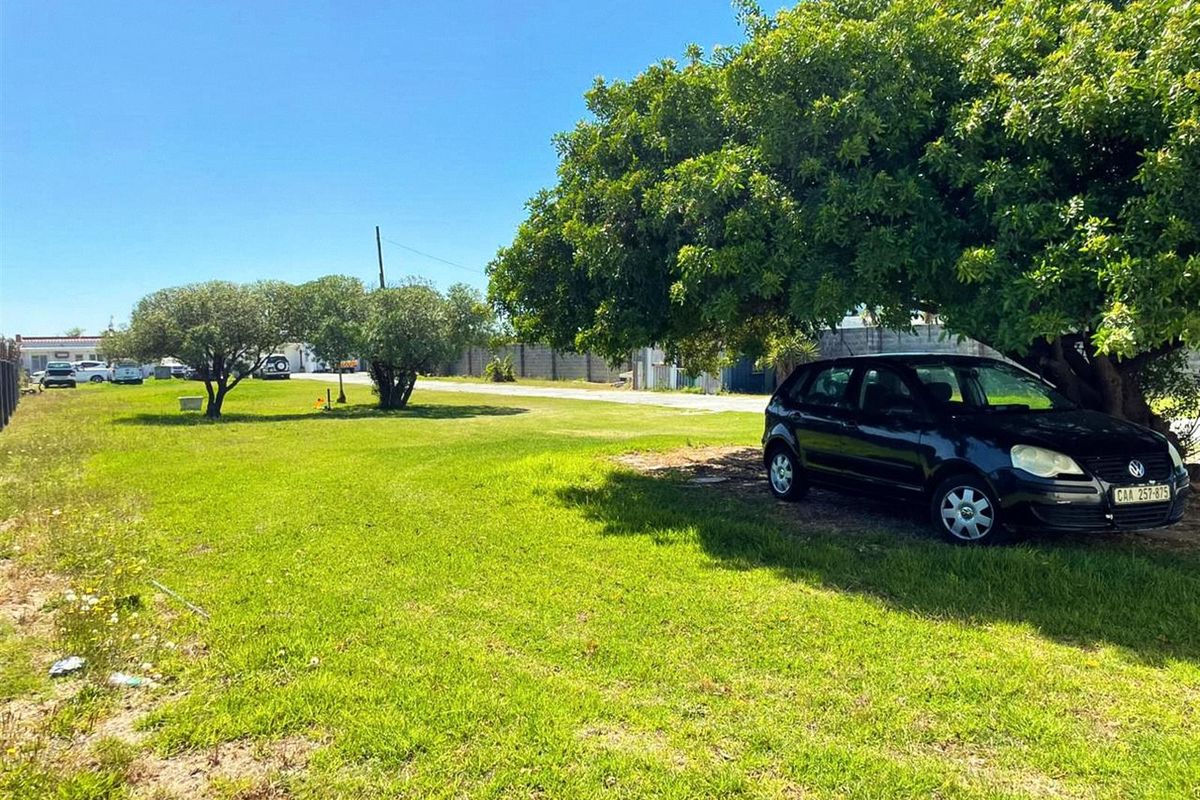 High-Yield Investment Property | 9 Income-Generating Units on 4 000m2 in Schaapkraal - Photo 2