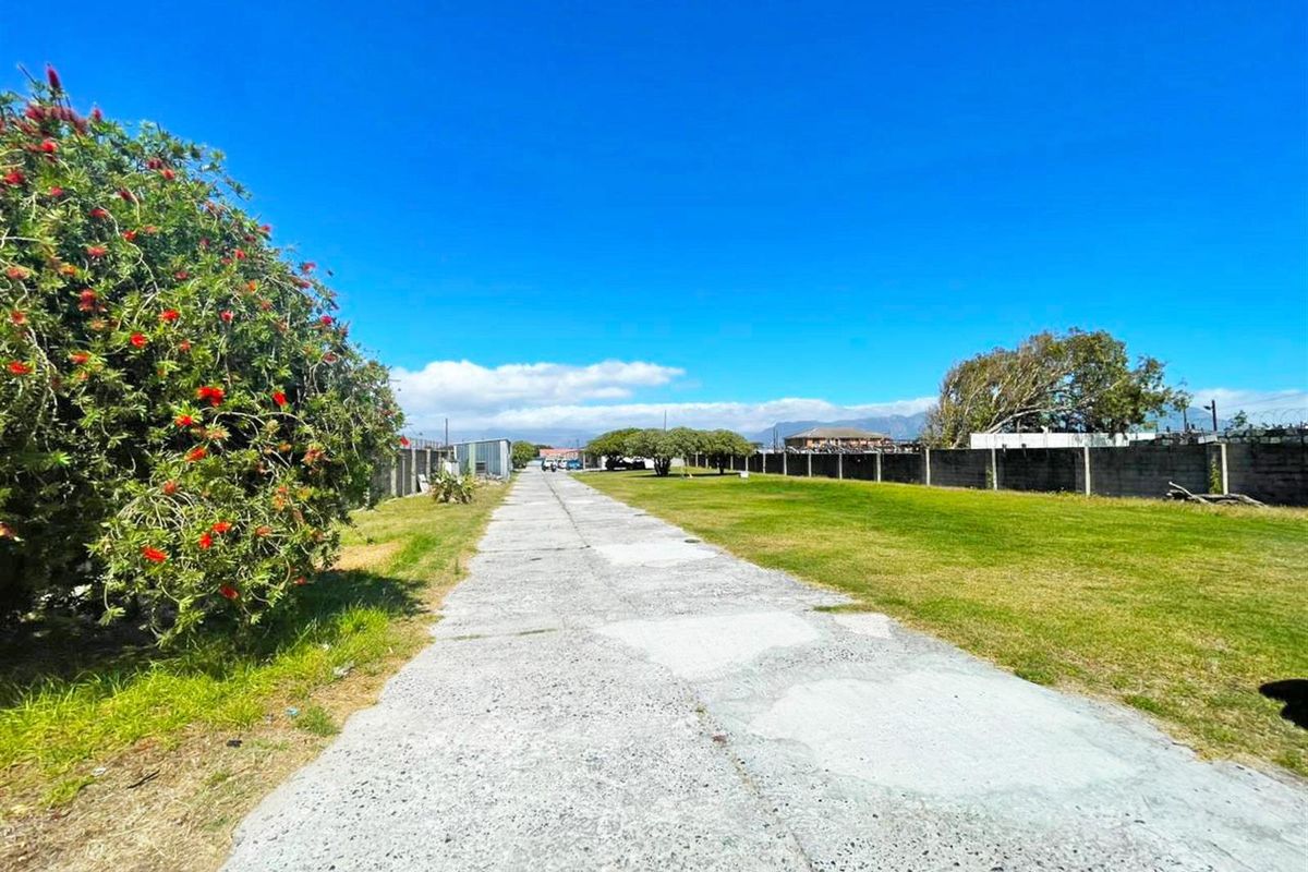 High-Yield Investment Property | 9 Income-Generating Units on 4 000m2 in Schaapkraal - Photo 4