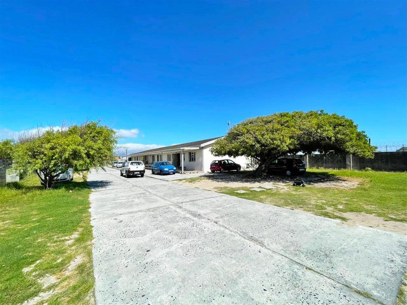 High-Yield Investment Property | 9 Income-Generating Units on 4 000m2 in Schaapkraal - Photo 1