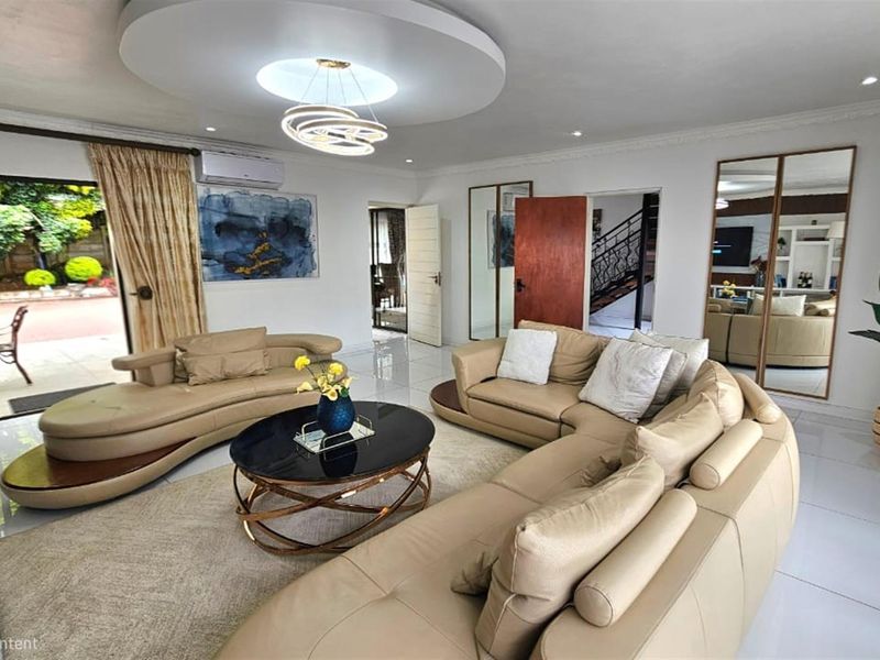 Statement Double Storey Residence with Guest Suite ,Flatlet and Courtyard Jacuzzi - Photo 8