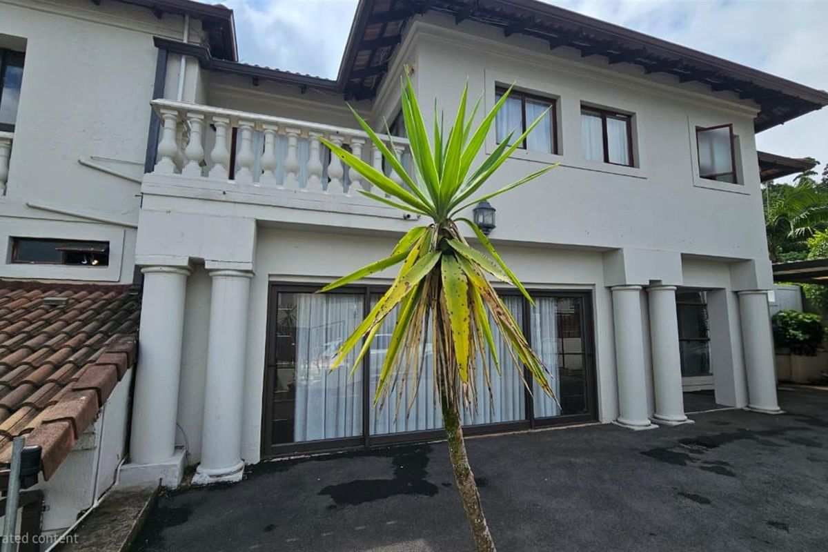 Statement Double Storey Residence with Guest Suite ,Flatlet and Courtyard Jacuzzi - Photo 3