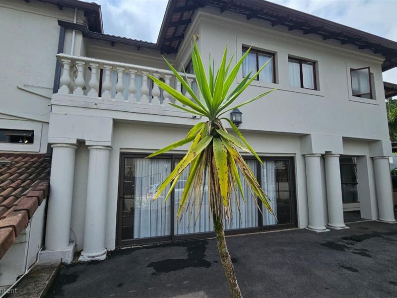 Statement Double Storey Residence with Guest Suite ,Flatlet and Courtyard Jacuzzi - Photo 3