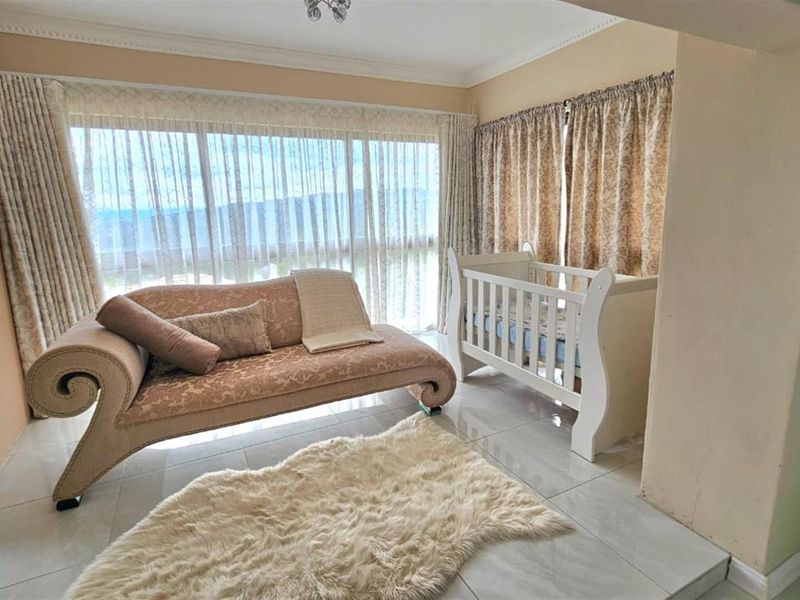 Statement Double Storey Residence with Guest Suite ,Flatlet and Courtyard Jacuzzi - Photo 10