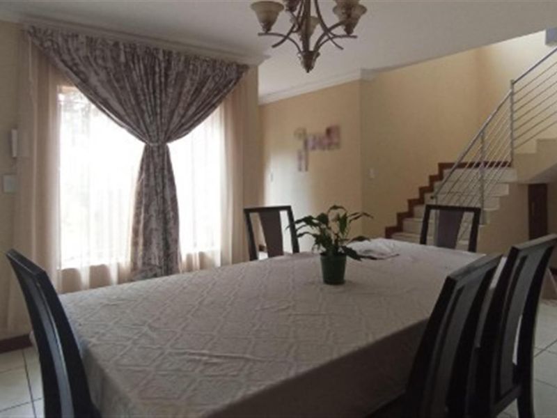 Modern Family Home For Sale in Rooihuiskraal North, Centurion - Photo 9