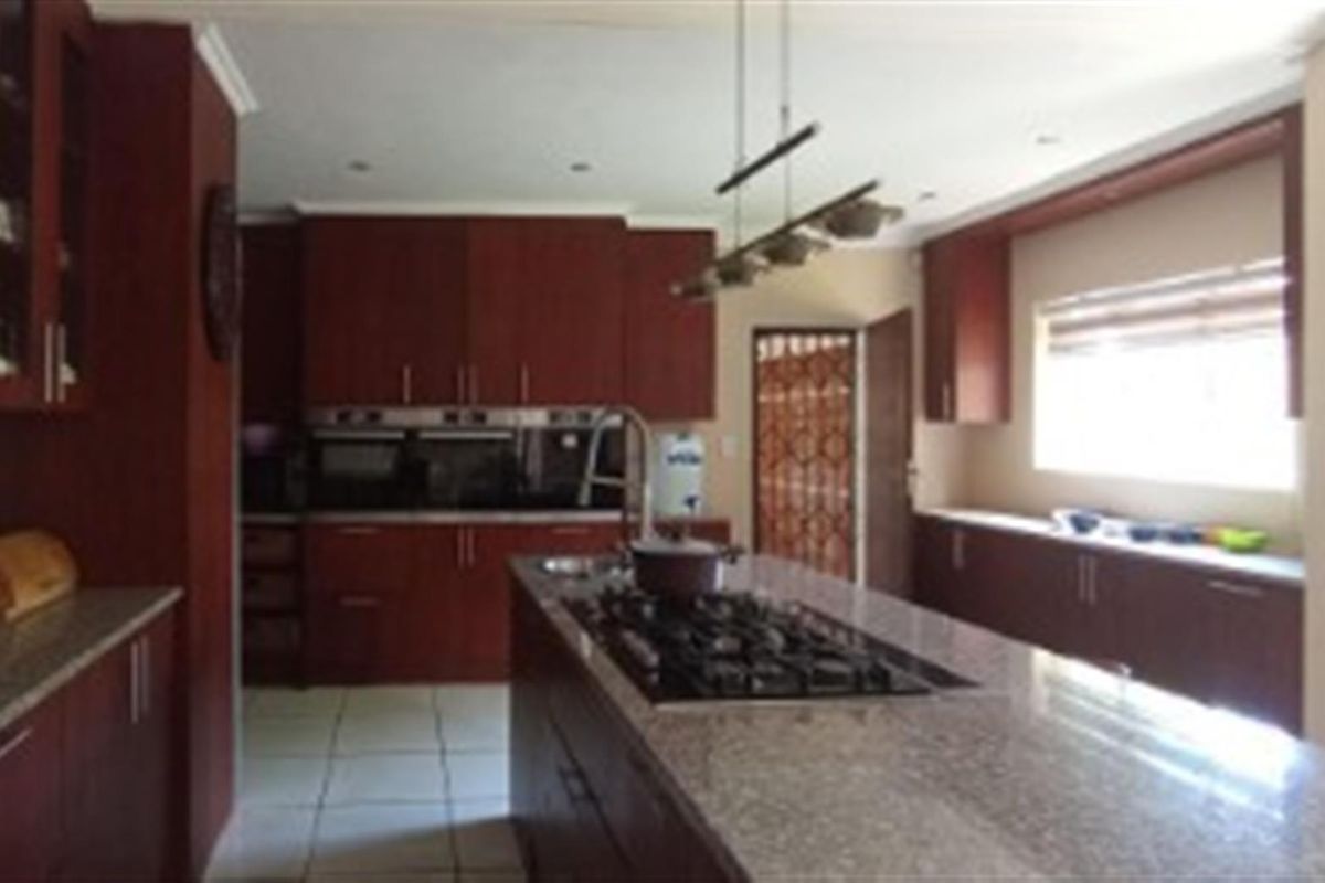 Modern Family Home For Sale in Rooihuiskraal North, Centurion - Photo 3