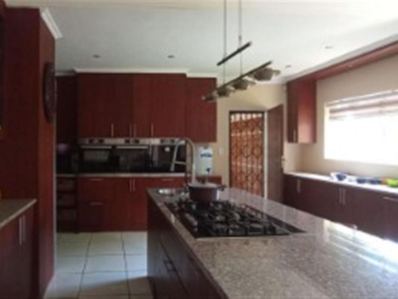 Modern Family Home For Sale in Rooihuiskraal North, Centurion - Photo 3