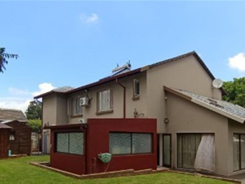 Modern Family Home For Sale in Rooihuiskraal North, Centurion - Photo 4